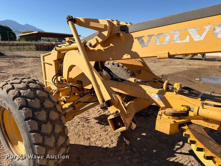 image for item FK4656 2001 Volvo G710VHP motor grader