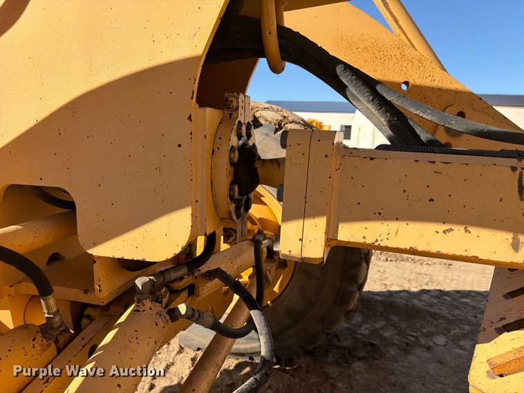 image for item FK4656 2001 Volvo G710VHP motor grader