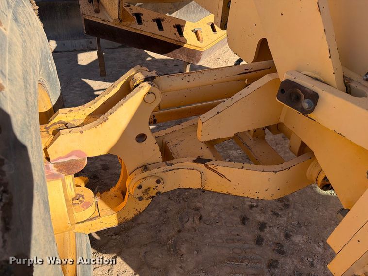image for item FK4656 2001 Volvo G710VHP motor grader