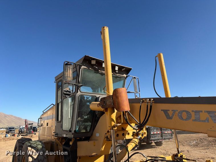 image for item FK4656 2001 Volvo G710VHP motor grader