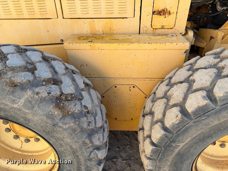 image for item FK4656 2001 Volvo G710VHP motor grader