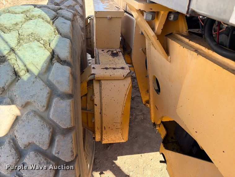 image for item FK4656 2001 Volvo G710VHP motor grader