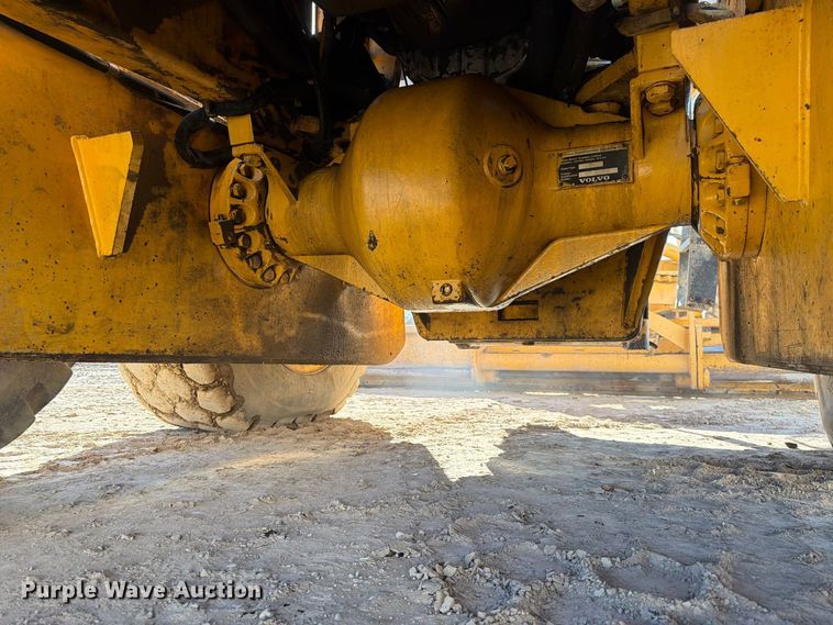 image for item FK4656 2001 Volvo G710VHP motor grader