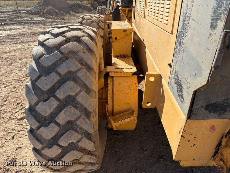 image for item FK4656 2001 Volvo G710VHP motor grader