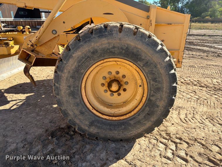 image for item FK4656 2001 Volvo G710VHP motor grader