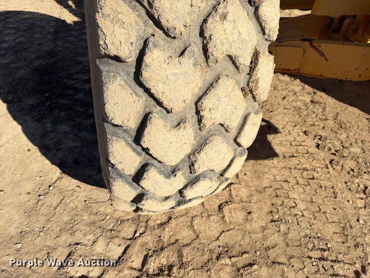image for item FK4656 2001 Volvo G710VHP motor grader