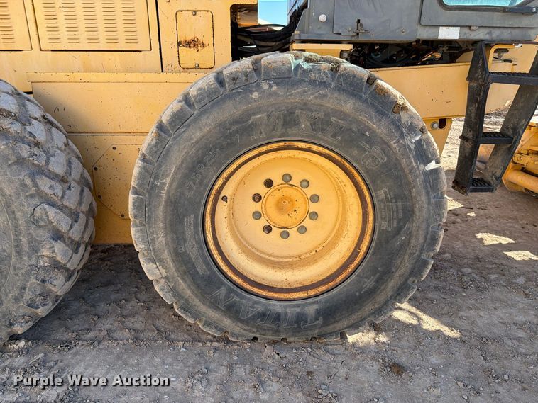 image for item FK4656 2001 Volvo G710VHP motor grader