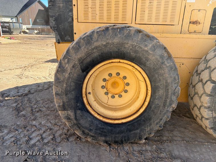image for item FK4656 2001 Volvo G710VHP motor grader