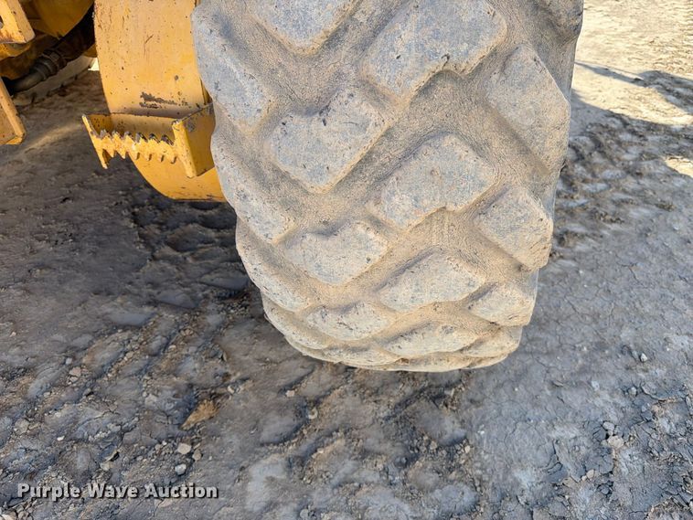 image for item FK4656 2001 Volvo G710VHP motor grader