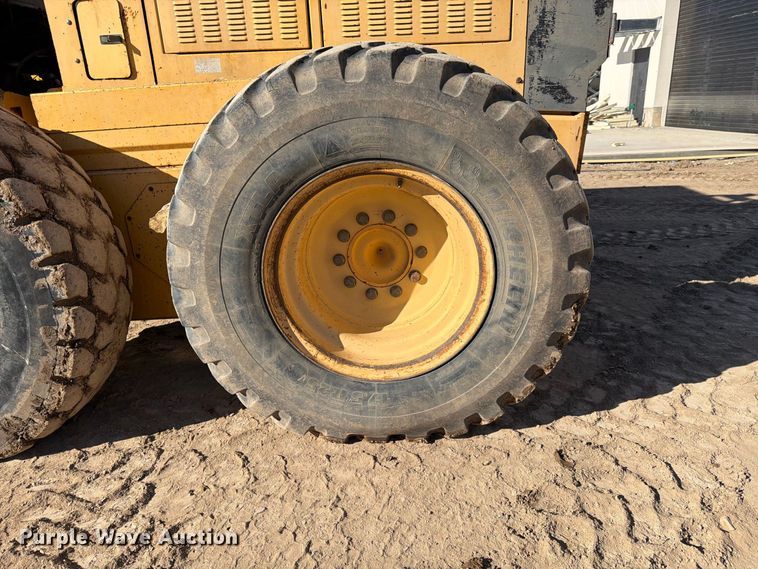 image for item FK4656 2001 Volvo G710VHP motor grader
