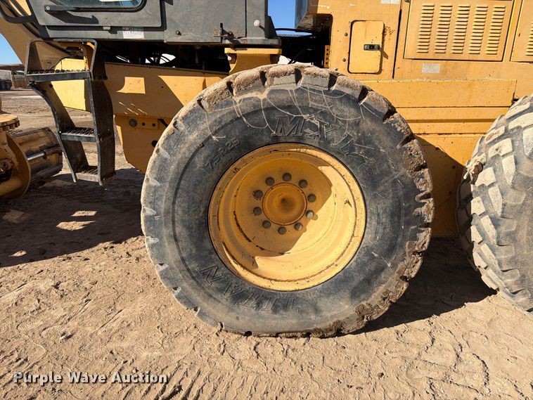 image for item FK4656 2001 Volvo G710VHP motor grader