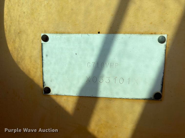 image for item FK4656 2001 Volvo G710VHP motor grader