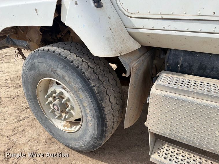 image for item FK4667 2007 International DF567 ready mix truck
