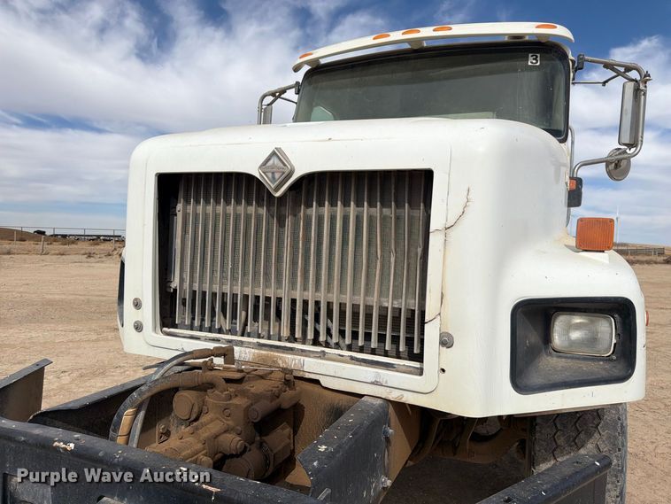 image for item FK4667 2007 International DF567 ready mix truck