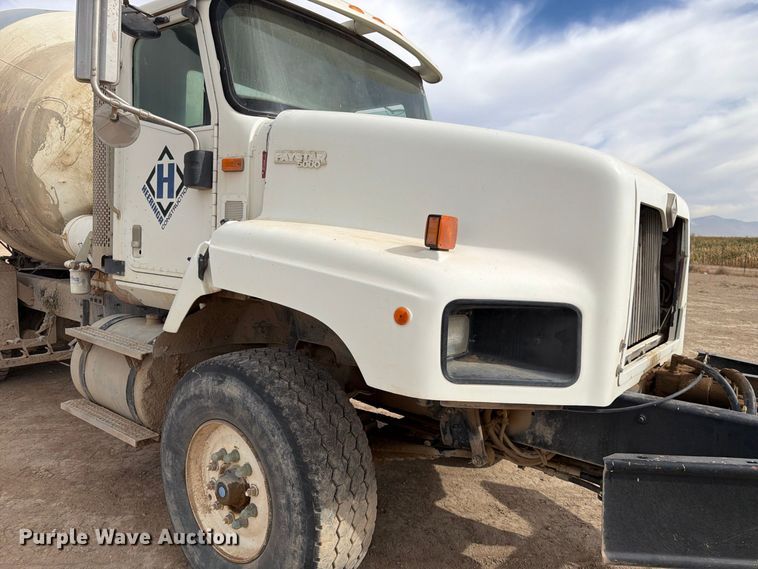image for item FK4667 2007 International DF567 ready mix truck