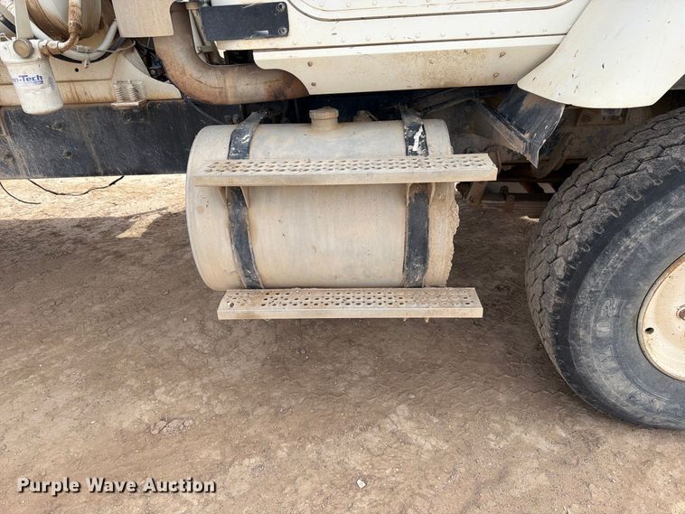 image for item FK4667 2007 International DF567 ready mix truck