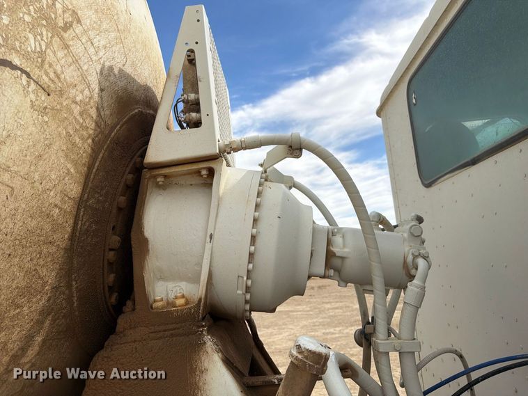 image for item FK4667 2007 International DF567 ready mix truck