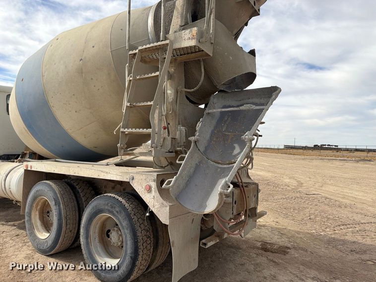 image for item FK4667 2007 International DF567 ready mix truck