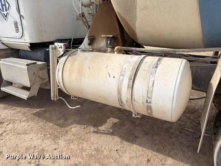 image for item FK4667 2007 International DF567 ready mix truck