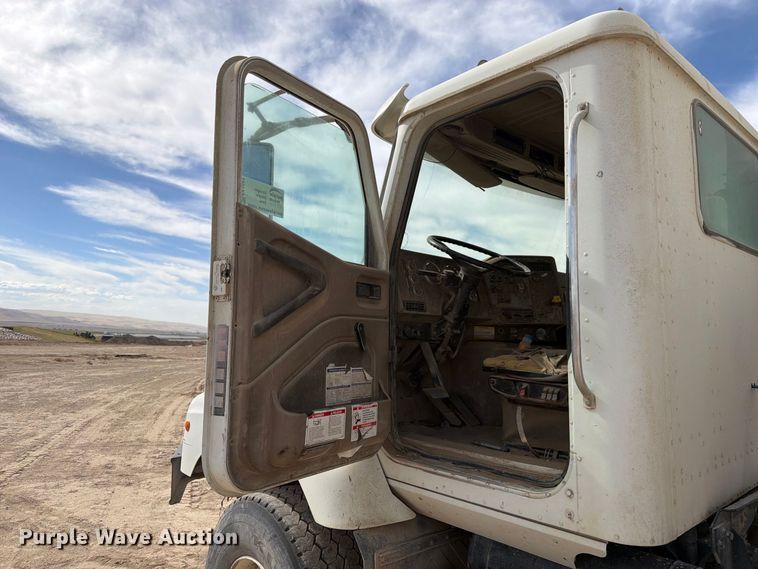 image for item FK4667 2007 International DF567 ready mix truck