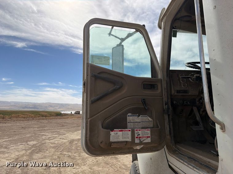 image for item FK4667 2007 International DF567 ready mix truck