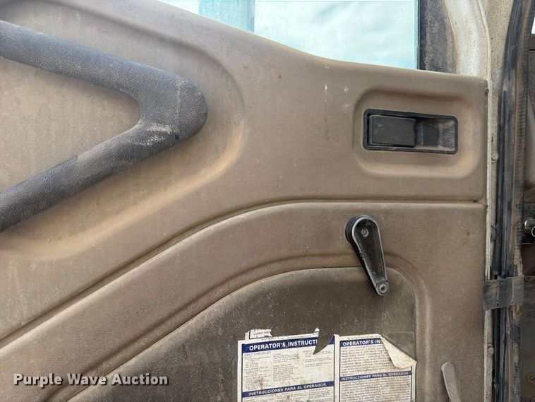 image for item FK4667 2007 International DF567 ready mix truck