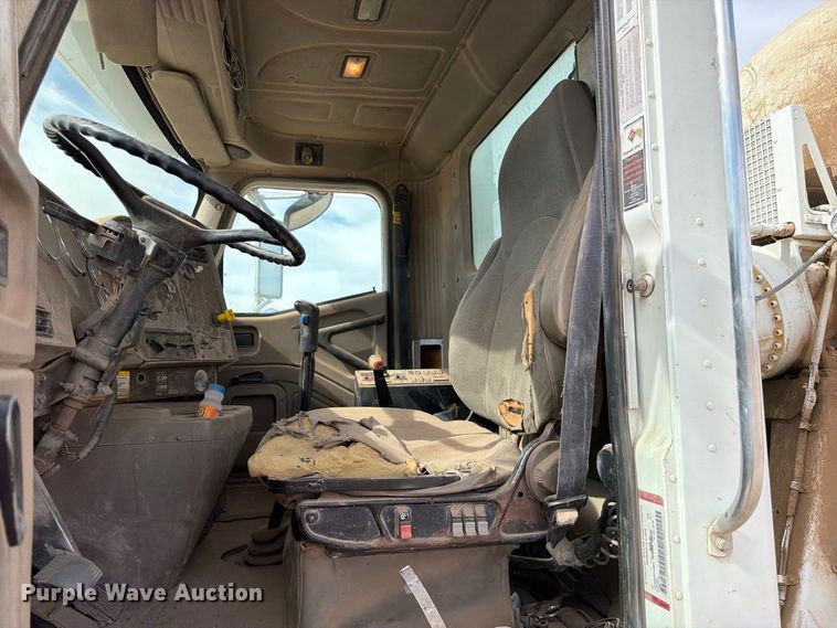 image for item FK4667 2007 International DF567 ready mix truck