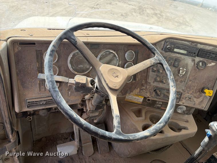 image for item FK4667 2007 International DF567 ready mix truck