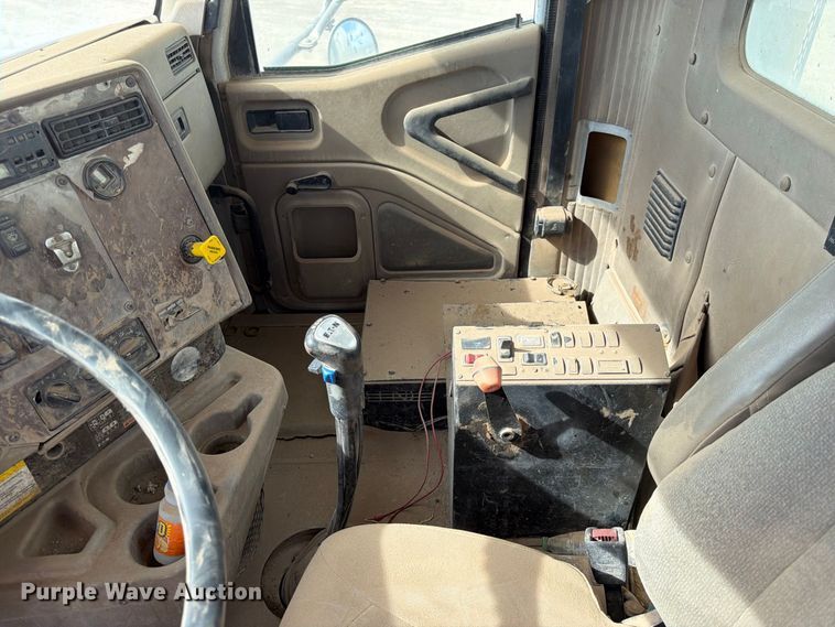 image for item FK4667 2007 International DF567 ready mix truck