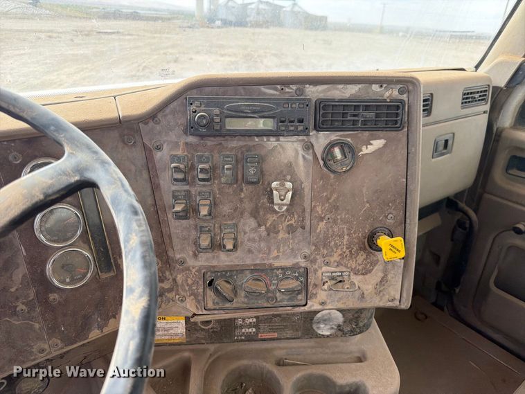 image for item FK4667 2007 International DF567 ready mix truck