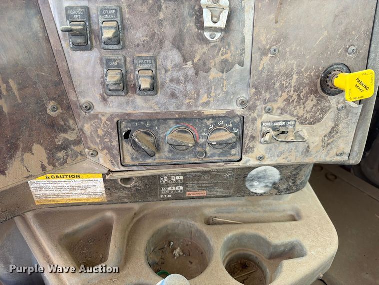 image for item FK4667 2007 International DF567 ready mix truck