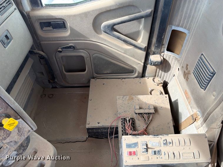 image for item FK4667 2007 International DF567 ready mix truck