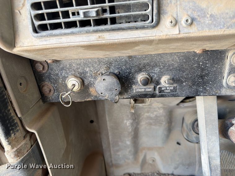 image for item FK4667 2007 International DF567 ready mix truck