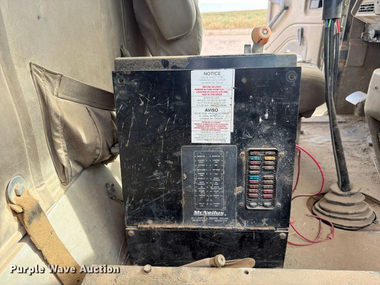 image for item FK4667 2007 International DF567 ready mix truck