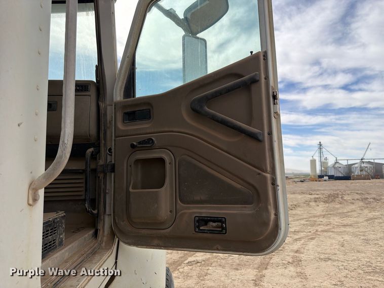 image for item FK4667 2007 International DF567 ready mix truck