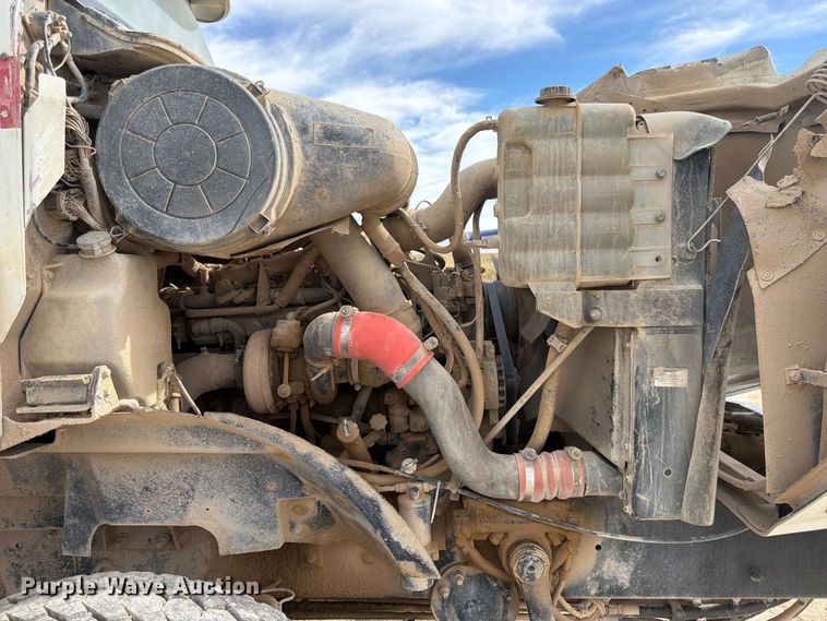 image for item FK4667 2007 International DF567 ready mix truck