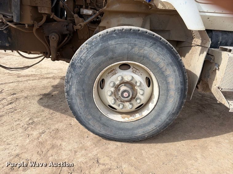 image for item FK4667 2007 International DF567 ready mix truck