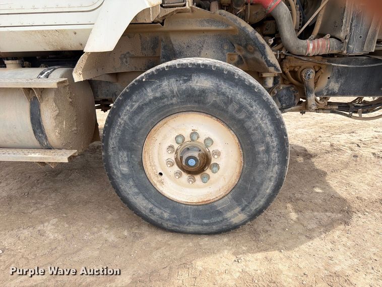 image for item FK4667 2007 International DF567 ready mix truck