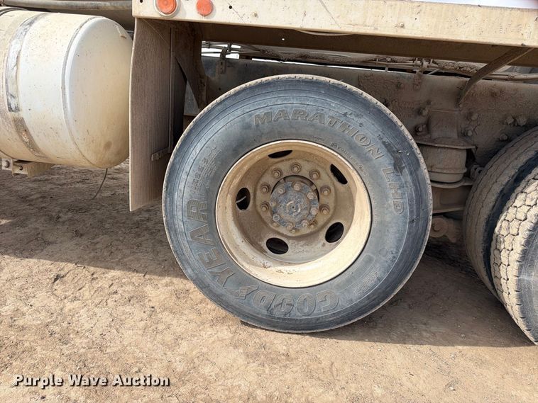 image for item FK4667 2007 International DF567 ready mix truck
