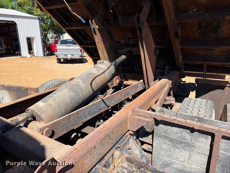 image for item FK5290 1995 GMC C7 dump truck