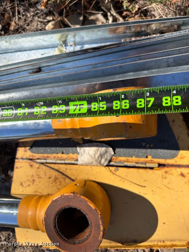 image for item FK5303 (2) hydraulic cylinders