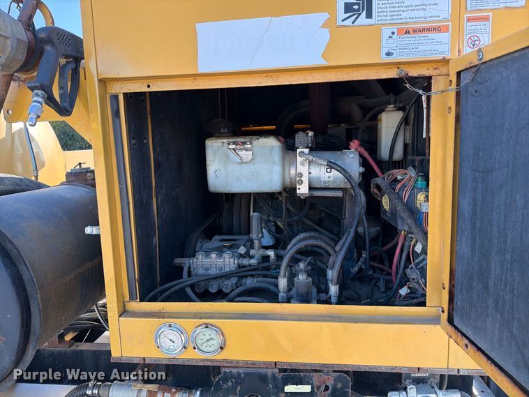 image for item FM6523 2012 Vermeer V500HD vacuum excavator
