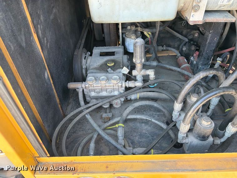 image for item FM6523 2012 Vermeer V500HD vacuum excavator