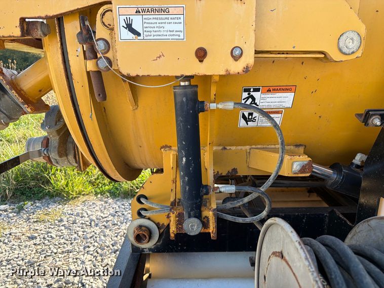 image for item FM6523 2012 Vermeer V500HD vacuum excavator