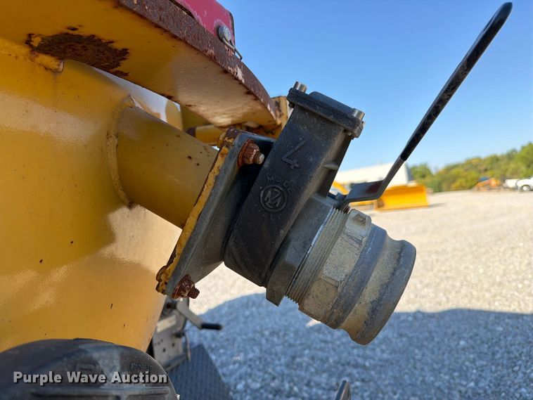 image for item FM6523 2012 Vermeer V500HD vacuum excavator