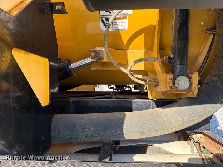 image for item FM6523 2012 Vermeer V500HD vacuum excavator