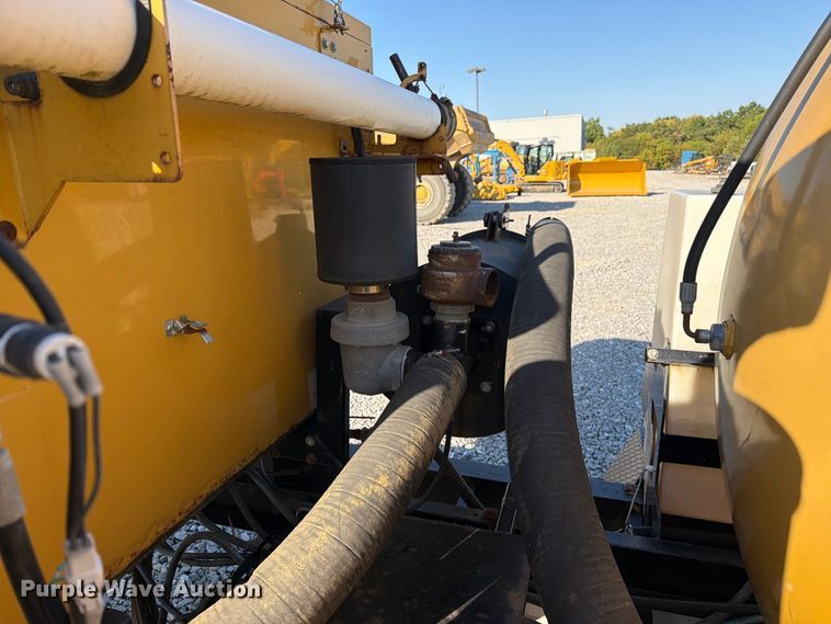 image for item FM6523 2012 Vermeer V500HD vacuum excavator
