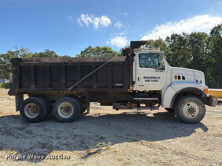 image for item FM6526 2006 Sterling L8500 dump truck
