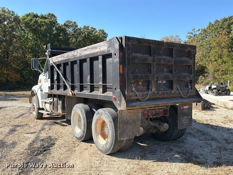 image for item FM6526 2006 Sterling L8500 dump truck