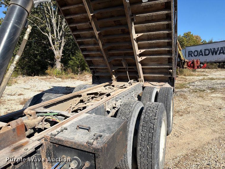 image for item FM6526 2006 Sterling L8500 dump truck
